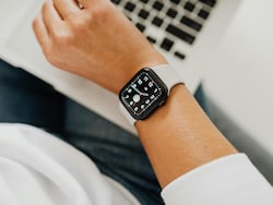 Smart Watch under 2000: स्टाइल, स्मार्ट फीचर्स और बचत का ये हैं परफेक्ट कॉम्बो