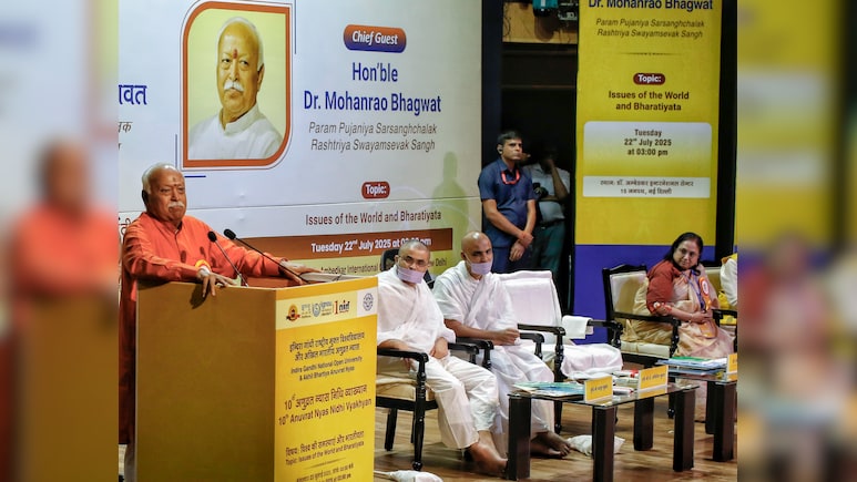 भारत में अलग-अलग पंथ-संप्रदाय, फिर भी झगड़ा नहीं... मोहन भागवत ने भारतीयता की अहमियत बताई भारत में अलग-अलग पंथ-संप्रदाय, फिर भी झगड़ा नहीं... मोहन भागवत ने भारतीयता की अहमियत बताई