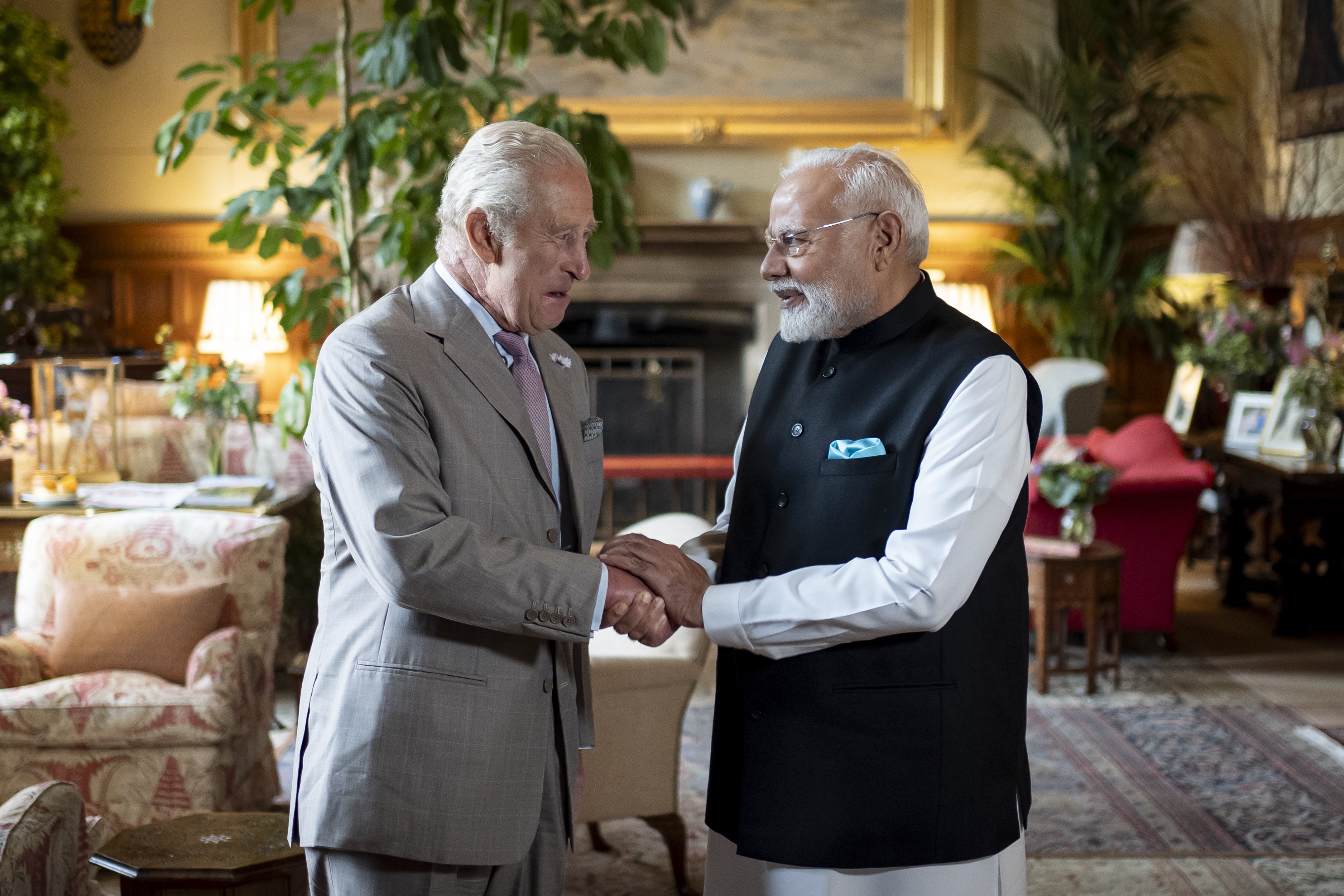ऐतिहासिक ट्रेड डील के बाद PM मोदी की किंग चार्ल्स से मुलाकात, UK दौरा पूरा कर मालदीव के लिए रवाना
