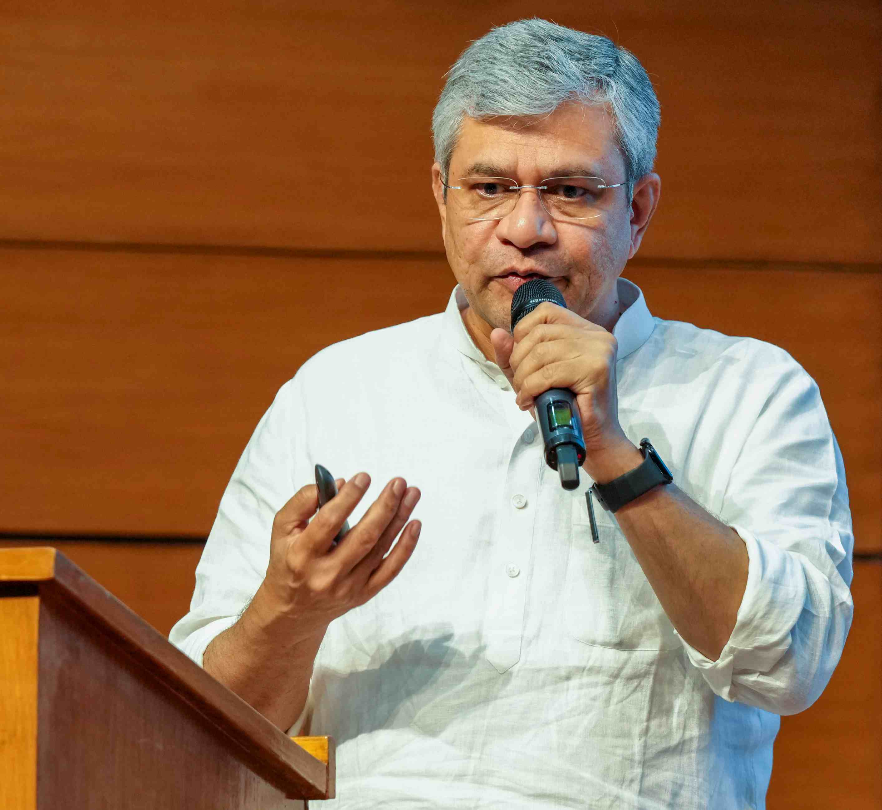 अब ट्रेन से भूटान जा सकेंगे... रेलमंत्री ने दो शहरों तक रेल पहुंचाने का किया ऐलान