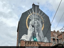 French Mural Shows Statue Of Liberty Covering Her eyes In A Swipe At Trump French Mural Shows Statue Of Liberty Covering Her eyes In A Swipe At Trump