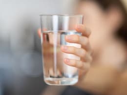 रोज सुबह खाली पेट एक गिलास गर्म पानी पीने से क्या होता है? रोज सुबह खाली पेट एक गिलास गर्म पानी पीने से क्या होता है?