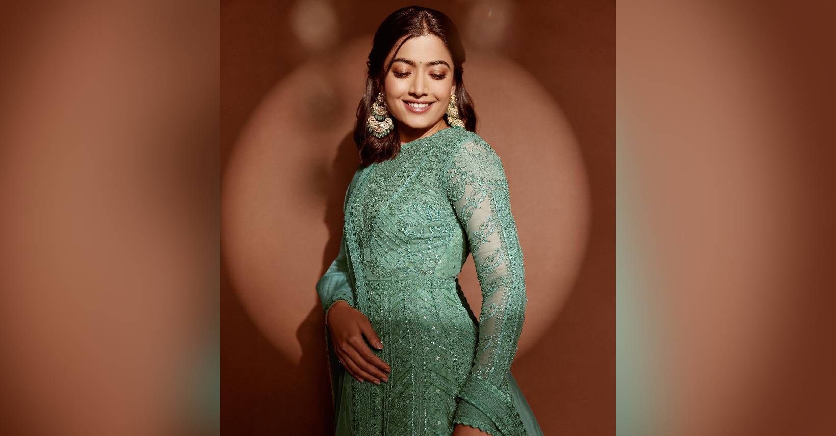 Hariyali Teej पर इन खूबसूरत Green Kurta Sets के साथ अपने Look में लगाएं चार चांद, Price है बेहद कम Hariyali Teej पर इन खूबसूरत Green Kurta Sets के साथ अपने Look में लगाएं चार चांद, Price है बेहद कम