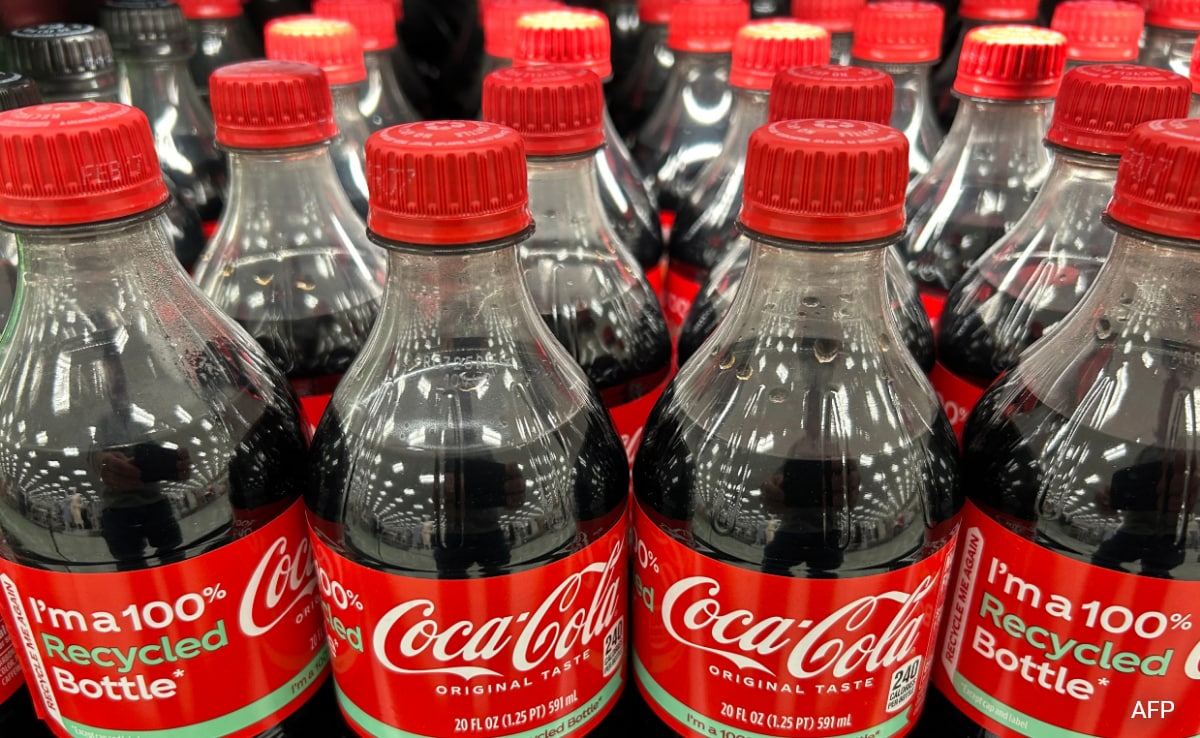 Вашингтон Гигантски напитки Coca Cola се съгласи да използва истинска захар
