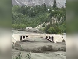 बारिश के बाद हुए भूस्खलनों के कारण पीओके के गिलगित-बाल्टिस्तान में हजारों लोग फंसे बारिश के बाद हुए भूस्खलनों के कारण पीओके के गिलगित-बाल्टिस्तान में हजारों लोग फंसे
