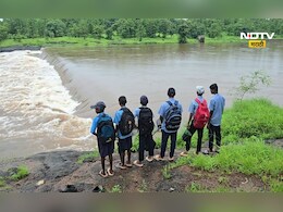 Palghar News: चिमुकल्यांचा शिक्षणाकडे जाणारा रस्ता फारच भयावह! वाड्यातील विद्यार्थ्यांचा जीवघेणा प्रवास