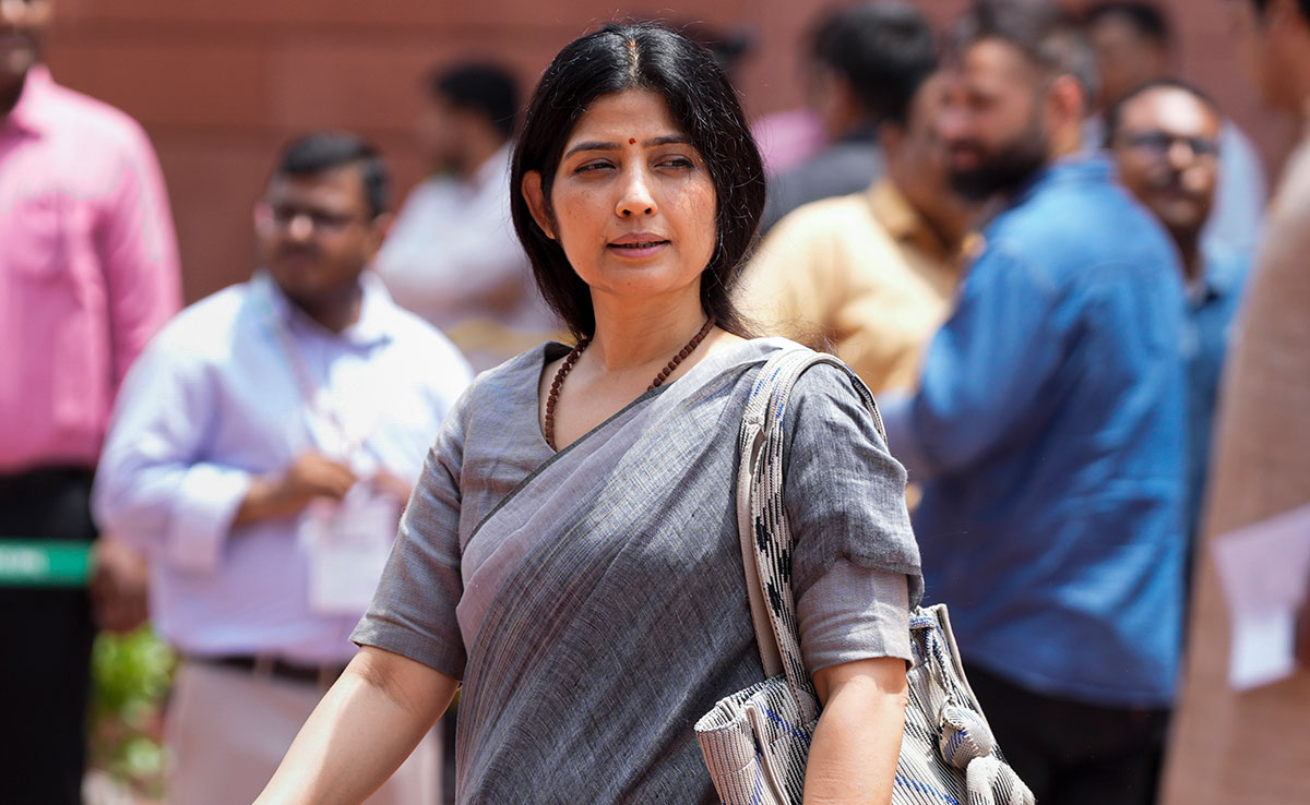 ये सत्ता का अहंकार...शंकराचार्य विवाद में अखिलेश के बाद डिंपल यादव की एंट्री