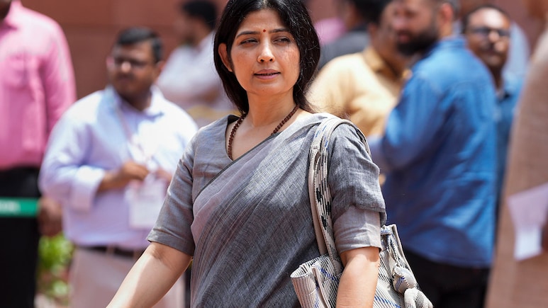 मौलाना के खिलाफ सपोर्ट में आए NDA सांसद, डिंपल ने जानिए दिया क्या जवाब? मौलाना के खिलाफ सपोर्ट में आए NDA सांसद, डिंपल ने जानिए दिया क्या जवाब?