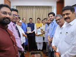 Devendra Fadnavis : आधी ऑफर, नंतर भेट, अखेर फडणवीसांना उद्धव ठाकरेंकडून काय हवंय?