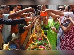 शिवरात्रि पर कैसे करें महादेव की पूजा, जानें चार प्रहर की पूजा विधि, मंत्र और महत्व सिर्फ एक क्लिक में शिवरात्रि पर कैसे करें महादेव की पूजा, जानें चार प्रहर की पूजा विधि, मंत्र और महत्व सिर्फ एक क्लिक में