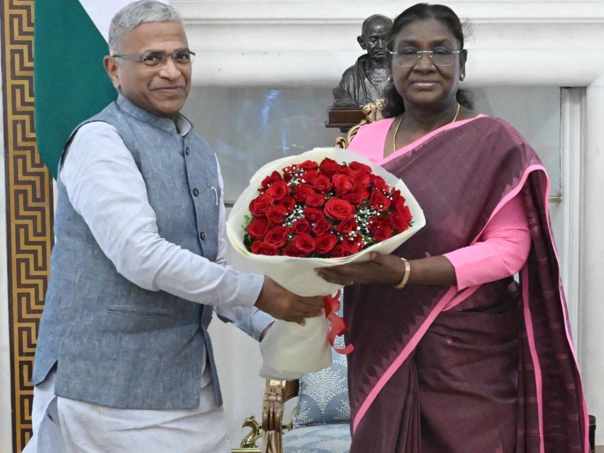 Breaking News: राष्ट्रपति द्रौपदी मुर्मु से मिले राज्यसभा के उपसभापति हरिवंश