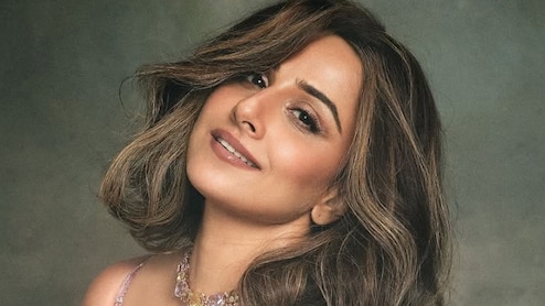 Vidya Balan Sheds The Saree For A Bold Glam Avatar, Internet Finds "The Best Part About The Picture"