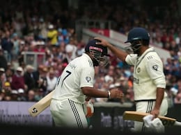 Rishabh Pant Comes Out To Bat Despite Big Injury. Moment With Shardul Thakur Goes Viral Rishabh Pant Comes Out To Bat Despite Big Injury. Moment With Shardul Thakur Goes Viral