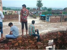 Rajasthan Rain: गोठड़ा का कच्चा बांध टूटा, 4 गांव जलमग्न, दर्जनों घरों में भरा पानी; खेतों की फसलें हुई खराब Rajasthan Rain: गोठड़ा का कच्चा बांध टूटा, 4 गांव जलमग्न, दर्जनों घरों में भरा पानी; खेतों की फसलें हुई खराब