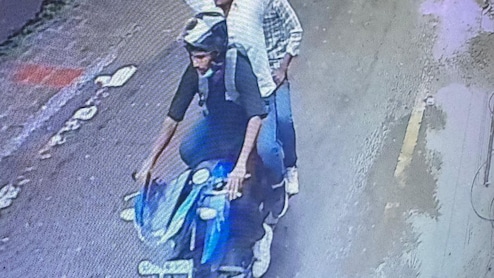 किसी का कोई खौफ नहीं... चंदन मिश्रा की हत्या के बाद सरेआम पिस्तौल लहराते भागे थे आरोपी, तस्वीर आई सामने