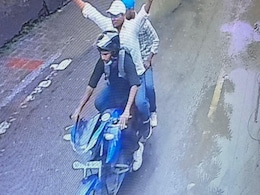 किसी का कोई खौफ नहीं... चंदन मिश्रा की हत्या के बाद सरेआम पिस्तौल लहराते भागे थे आरोपी, तस्वीर आई सामने किसी का कोई खौफ नहीं... चंदन मिश्रा की हत्या के बाद सरेआम पिस्तौल लहराते भागे थे आरोपी, तस्वीर आई सामने