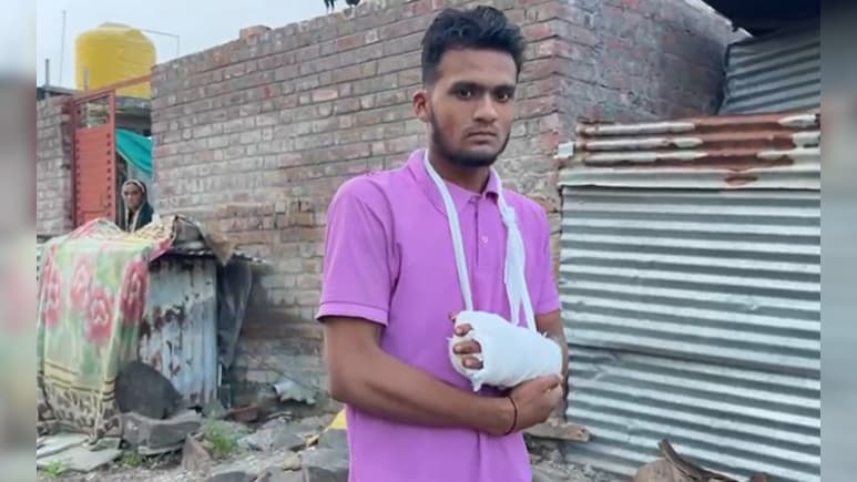 Beed Crime: बीडमध्ये चाललंय काय? व्हिडीओ व्हायरल का केला? जाब विचारताच तरुणाची बोटे छाटली Beed Crime: बीडमध्ये चाललंय काय? व्हिडीओ व्हायरल का केला? जाब विचारताच तरुणाची बोटे छाटली