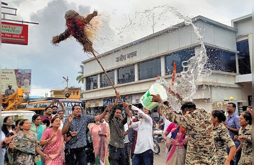 LIVE: बालासोर छात्रा आत्मदाह मामले को लेकर विपक्षी दलों का उड़ीसा बंद, CM आवास के बाहर विरोध प्रदर्शन