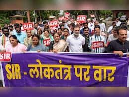 SIR मुद्दे को लेकर विपक्ष ने संसद परिसर में किया प्रदर्शन, चुनाव आयोग पर उठाए सवाल SIR मुद्दे को लेकर विपक्ष ने संसद परिसर में किया प्रदर्शन, चुनाव आयोग पर उठाए सवाल