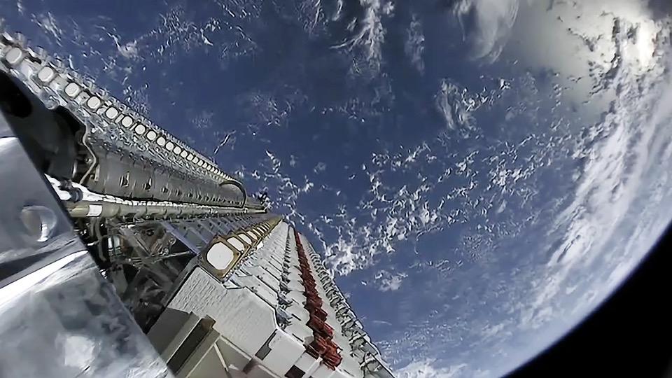 Starlink Satellites Falling To Earth Raise Fears Of Space Junk "Chain Reaction"