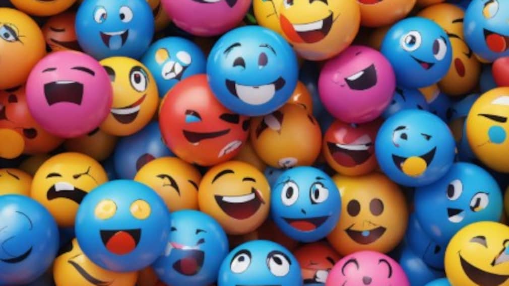 World Emoji day: क्या एक दिन शब्दों को बेदखल कर देंगे इमोजी?