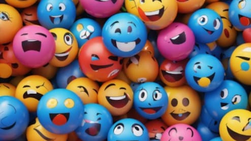 World Emoji day: क्या एक दिन शब्दों को बेदखल कर देंगे इमोजी?