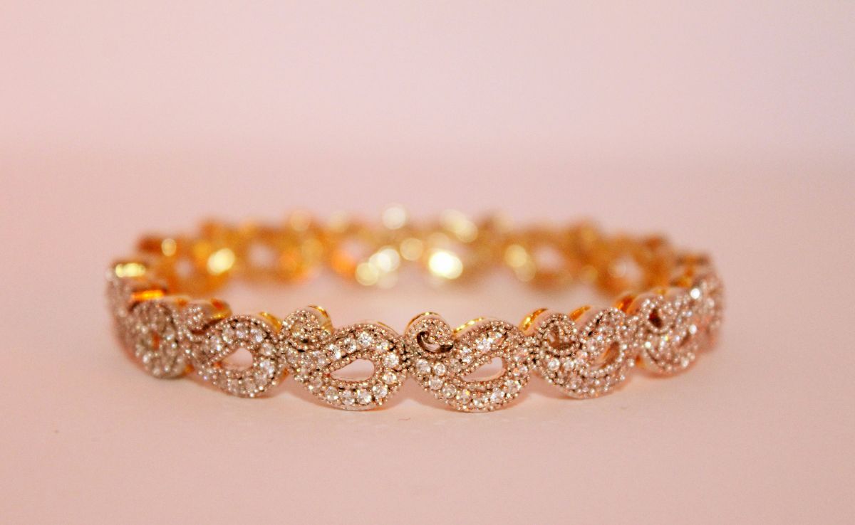 Raksha Bandhan special: ₹1000 में ये Bangles बढ़ा देंगी हाथों की रौनक, ऐसा स्टाइलिश कलेक्शन फिर नहीं मिलेगा