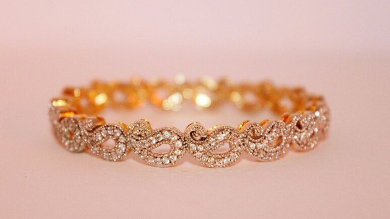 Raksha Bandhan special: ₹1000 में ये Bangles बढ़ा देंगी हाथों की रौनक, ऐसा स्टाइलिश कलेक्शन फिर नहीं मिलेगा Raksha Bandhan special: ₹1000 में ये Bangles बढ़ा देंगी हाथों की रौनक, ऐसा स्टाइलिश कलेक्शन फिर नहीं मिलेगा