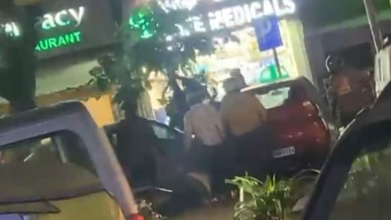 Brutal Bengaluru Murder Video Emerges, Criminal Killed By Group On Street Brutal Bengaluru Murder Video Emerges, Criminal Killed By Group On Street