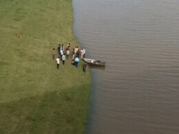 Rajasthan: डेढ़ साल के बच्चे के साथ मां ने लगाई छलांग, महिला तो बच गई लेकिन मासूम हो गया लापता Rajasthan: डेढ़ साल के बच्चे के साथ मां ने लगाई छलांग, महिला तो बच गई लेकिन मासूम हो गया लापता