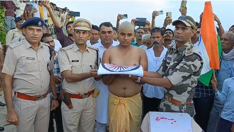 सीकर: मध्यप्रदेश में ड्यूटी के दौरान CISF की शहादत, पैतृक गांव में राजकीय सम्मान के साथ अंतिम विदाई सीकर: मध्यप्रदेश में ड्यूटी के दौरान CISF की शहादत, पैतृक गांव में राजकीय सम्मान के साथ अंतिम विदाई