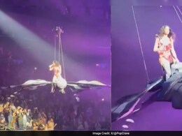 Katy Perry के साथ स्टेज पर बड़ा हादसा टला, Butterfly Prop ने उड़ते-उड़ते दिया धोखा Katy Perry के साथ स्टेज पर बड़ा हादसा टला, Butterfly Prop ने उड़ते-उड़ते दिया धोखा