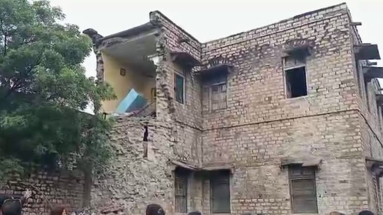 Rajasthan: बारां में सरकारी स्कूल की इमारत का एक हिस्सा गिरा, आजादी से पहले की बनी हुई थी बिल्डिंग