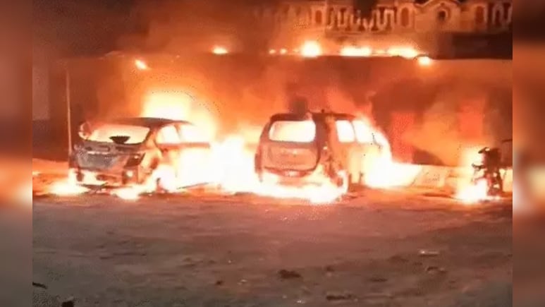 हाईवे जाम, गाड़ियां फूंकी... बिहार के मुजफ्फरपुर में कारोबारी की हत्या के बाद भारी बवाल