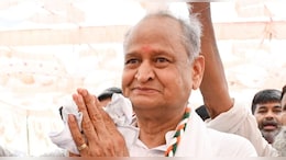 Rajasthan: "पत&zwj;ि-पत्&zwj;नी को भी फोन टैप का डर,पता नहीं हमारा फोन टेप हो रहा...", पूर्व सीएम गहलोत ने फोन टेप&zwj;िंग का मुद्दा उठाया
