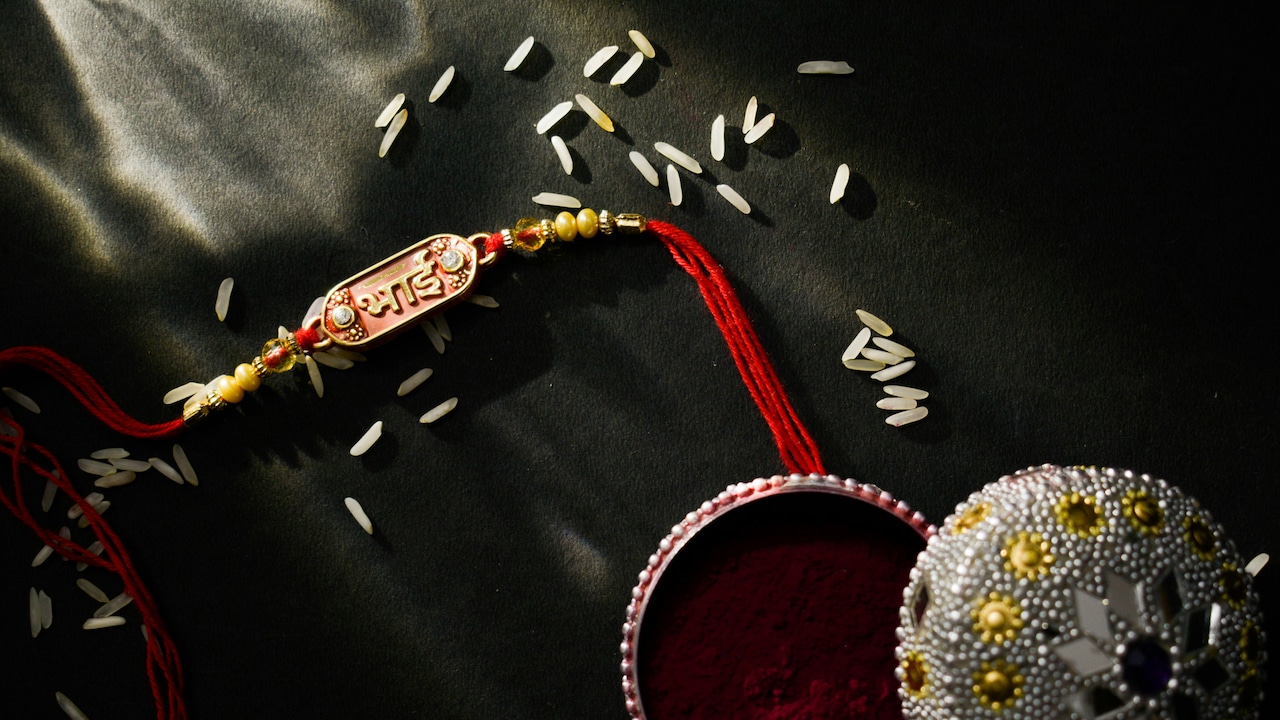 Sister coming over for Rakhi? Time to turn your bachelor pad into a festive haven! 