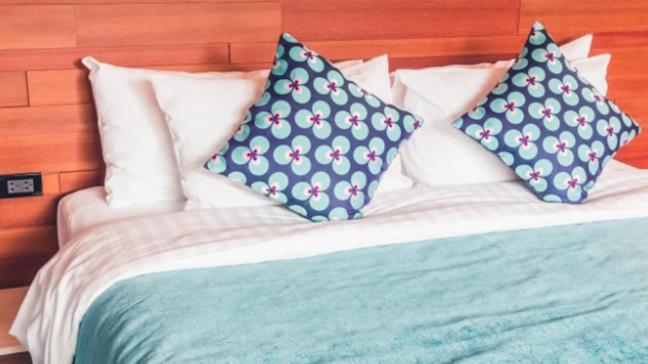 Give Yourself Bedding Gift Sets Under ₹2000: Fabindia And More On Myntra Sale