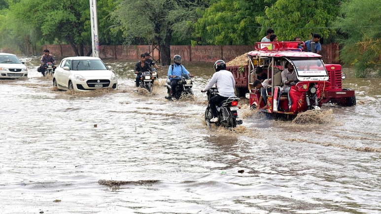 Rajasthan Rain alert: राजस्थान में बारिश का कहर, अस्पतालों में पानी भरा, खेतों में खड़ी फसलें बर्बाद; 23 जिलों में जारी अलर्ट