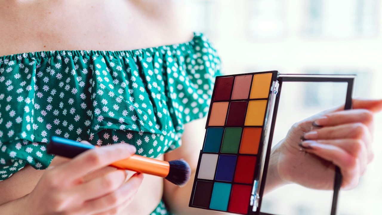 Shop these affordable eyshadow makeup palette under 500 that suit most Indian skin tones