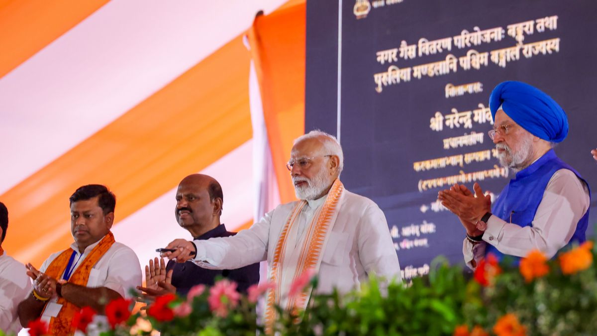 5400 करोड़ के प्रोजेक्टों से पीएम मोदी ने कैसे दी बंगाल के विकास को रफ्तार, जानें