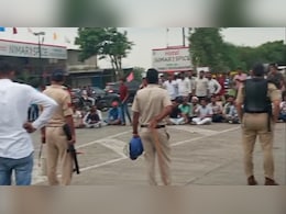 हरदा में तनाव, शहर सील, 50 से ज्यादा गिरफ्तार... करणी सेना पर कार्रवाई का विरोध जारी हरदा में तनाव, शहर सील, 50 से ज्यादा गिरफ्तार... करणी सेना पर कार्रवाई का विरोध जारी