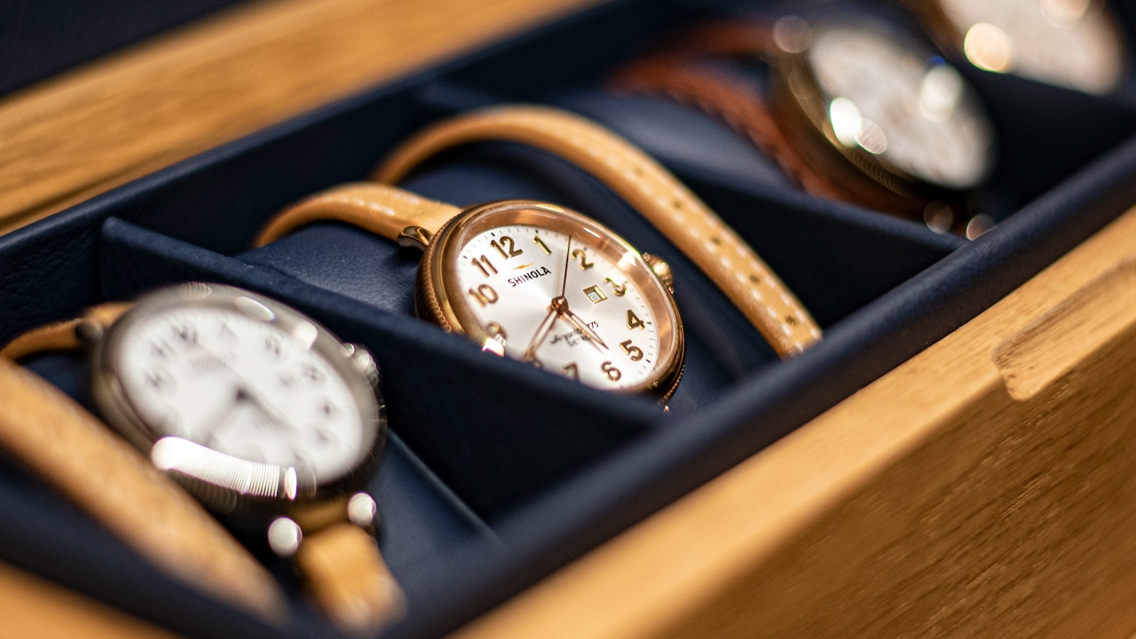 Get Top 5 Luxurious Watches For Men And Women On Myntra 