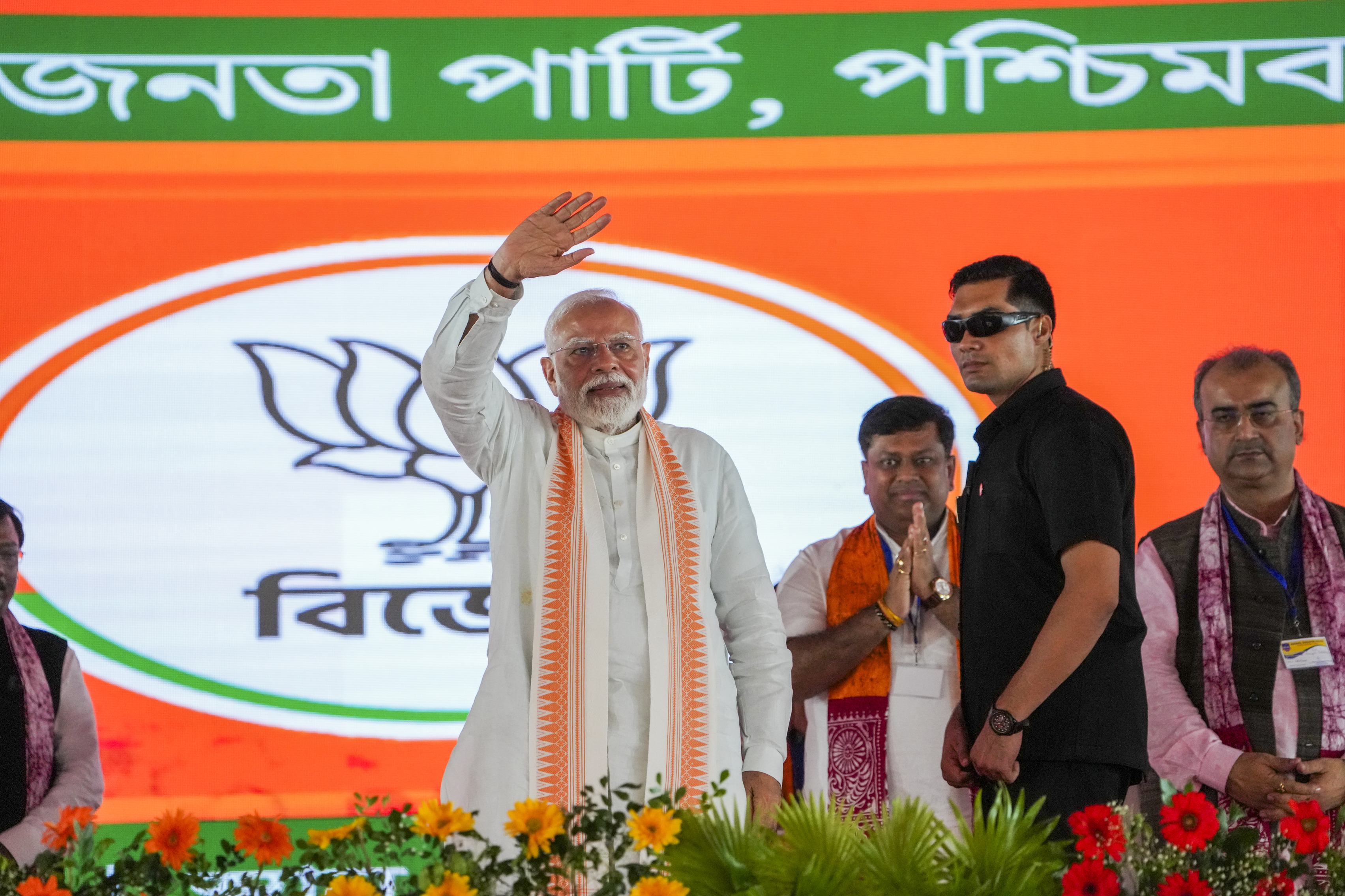 ममता का नाम भी नहीं लिया, लेकिन बंगाल को PM मोदी ने दे दिए बड़े मैसेज