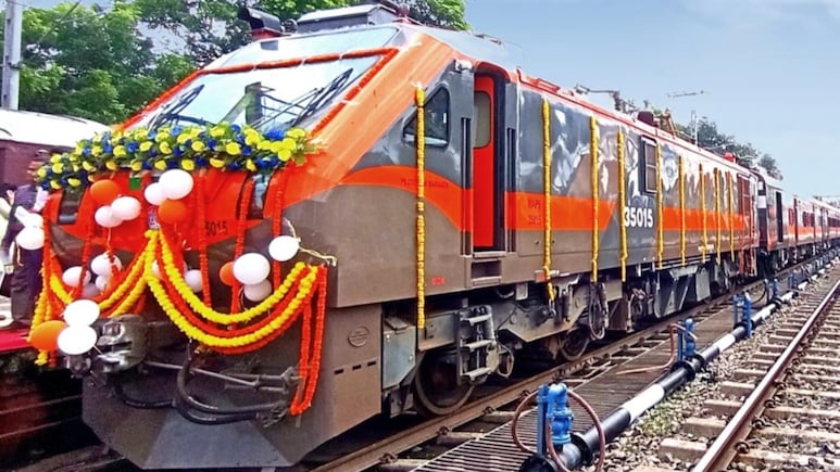 पटना-भागलपुर, दरभंगा से दिल्ली-लखनऊ के लिए 4 नई अमृत भारत ट्रेनें, PM मोदी ने दिखाई हरी झंडी पटना-भागलपुर, दरभंगा से दिल्ली-लखनऊ के लिए 4 नई अमृत भारत ट्रेनें, PM मोदी ने दिखाई हरी झंडी