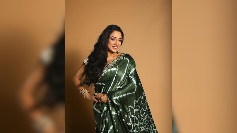 हरियाली तीज पर टीवी की अनुपमा की ये खूबसूरत साड़ियां हैं बेस्ट, यूं क्रिएट करें अपना लुक हरियाली तीज पर टीवी की अनुपमा की ये खूबसूरत साड़ियां हैं बेस्ट, यूं क्रिएट करें अपना लुक