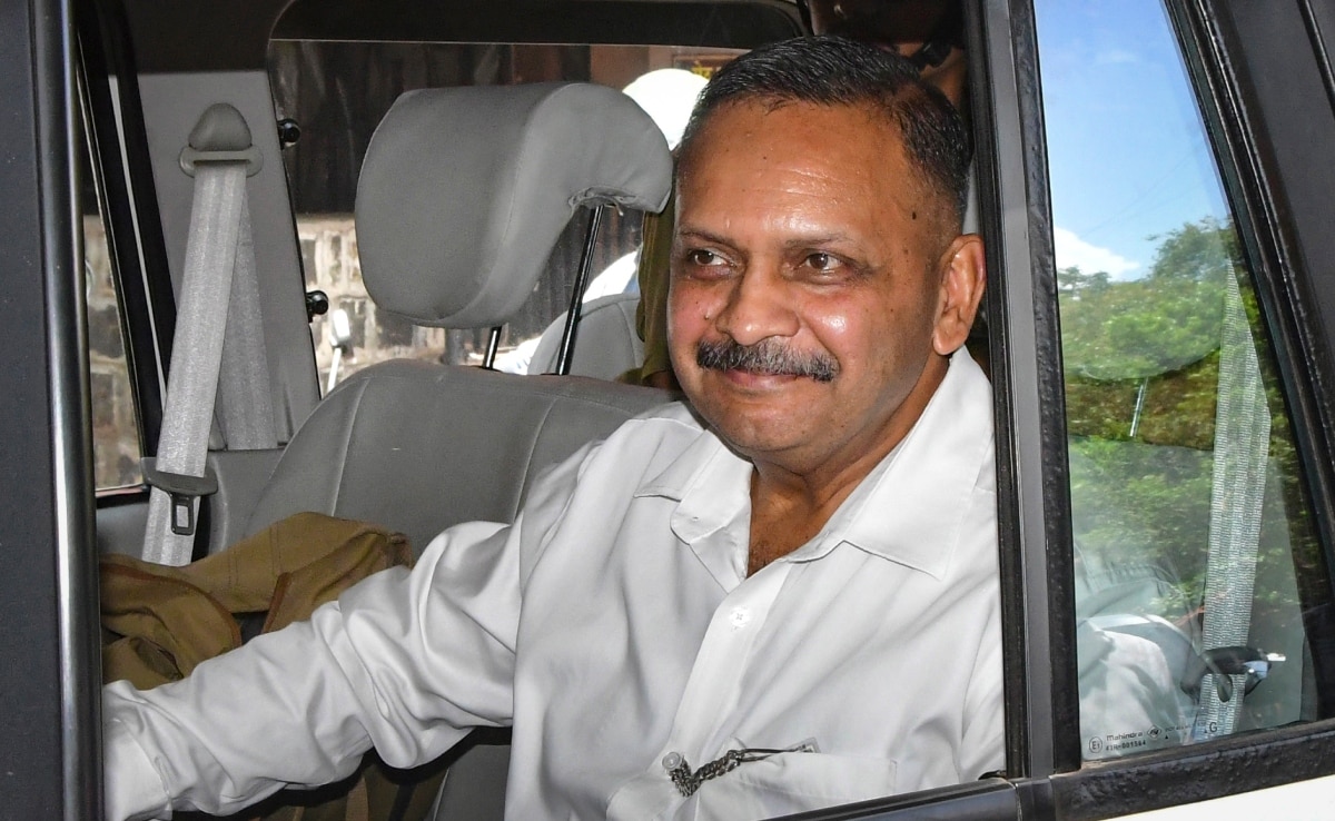 अदालत ने कर्नल प्रसाद पुरोहित के खिलाफ पेश सबूतों को नहीं माना और उन्हें बरी कर दिया. अदालत ने कर्नल प्रसाद पुरोहित के खिलाफ पेश सबूतों को नहीं माना और उन्हें बरी कर दिया.