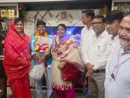 Kiran Pisda: IWF टीम की डिफेंडर किरण पिस्दा पहुंची बालोद, लोगों ने किया जोरदार स्वागत, देश का बढ़ाया मान