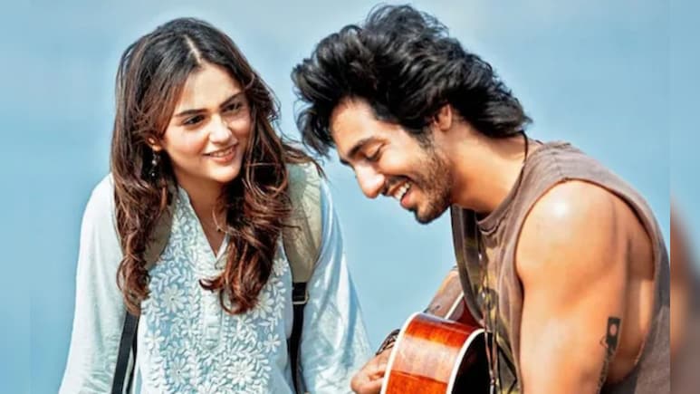 Saiyaara Cast Fees: पहिल्याच चित्रपटासाठी छप्परफाड पैसा! 'सैयारा'साठी अहान-अनितने किती फी घेतली? Saiyaara Cast Fees: पहिल्याच चित्रपटासाठी छप्परफाड पैसा! 'सैयारा'साठी अहान-अनितने किती फी घेतली?