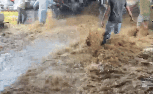 Rajasthan Rain: राजस्थान में मानसून का कहर, अजमेर में बहा जायरीन; 15 जिलों में भारी बारिश का अलर्ट जारी Rajasthan Rain: राजस्थान में मानसून का कहर, अजमेर में बहा जायरीन; 15 जिलों में भारी बारिश का अलर्ट जारी