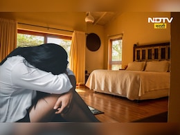 Nanded News: 3 मुलं 3 मुली, कॉलेज सुटल्यावर लॉजवर गेले, मुलीच्या भावाने रंगेहात पकडले, पुढे जे झाले ते... Nanded News: 3 मुलं 3 मुली, कॉलेज सुटल्यावर लॉजवर गेले, मुलीच्या भावाने रंगेहात पकडले, पुढे जे झाले ते...